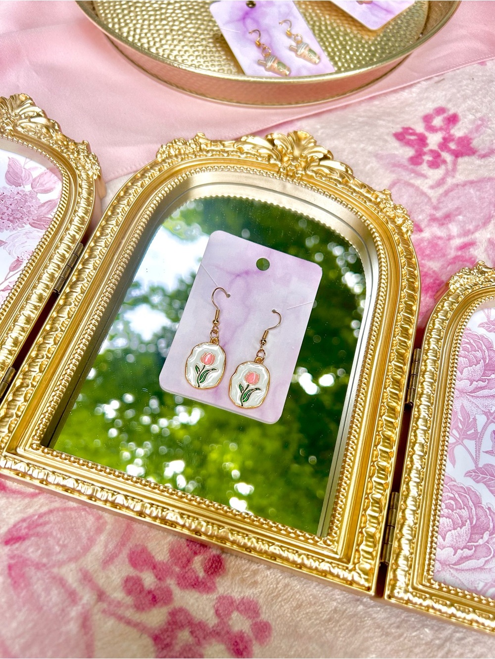 ✨ Handmade Elegant Gold and Pink Tulip Earrings